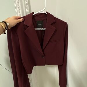 Cropped burgundy blazer
